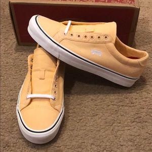 Salton Canvas Court Icon Vans